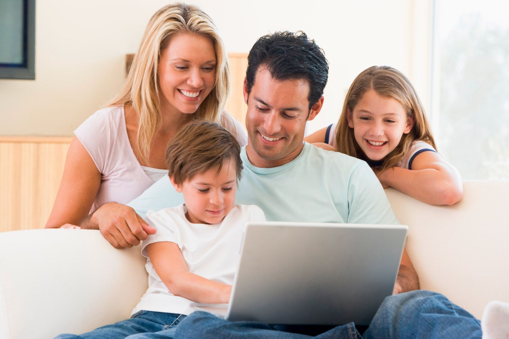 Why Families in UAE Choose Our Smart and Simple Mobile Solutions
